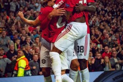 曼城防线核心斯通斯续约谈判：前景悬念与未来抉择